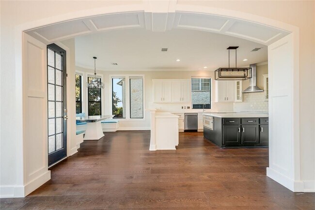 Building Photo - 12120 Carlsbad Dr