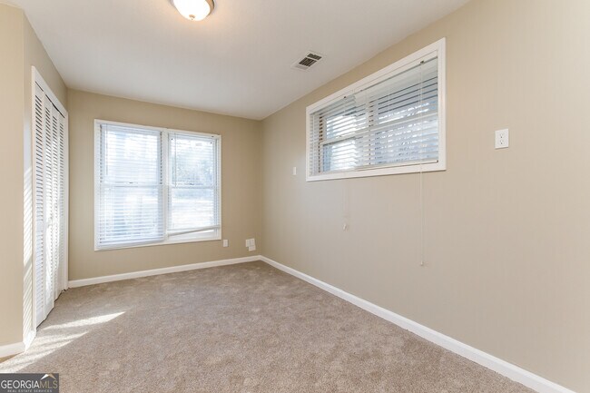 Building Photo - 5082 Womack Ave