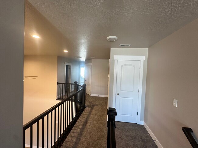 Building Photo - 1607 Stark Dr