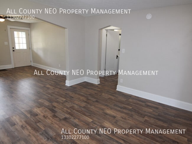 Building Photo - 643 E Archwood Ave