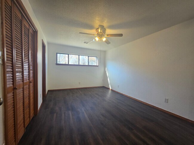 Building Photo - 3 Bed 2 Bath at Shawnee