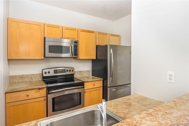 Building Photo - 543 Main St