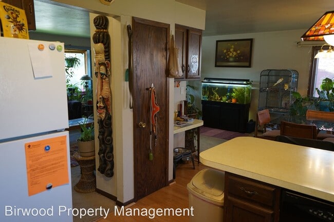 Building Photo - 5322 Milwaukee St