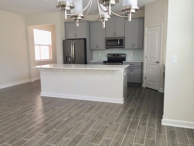 Building Photo - 12076 Theme Alley