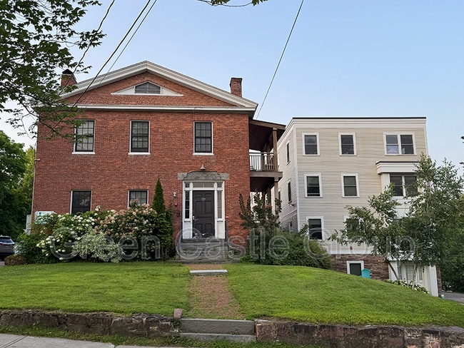 Primary Photo - 323-325 College Street, Unit 11
