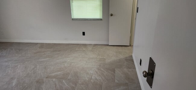 Building Photo - 212 Redbud Ln