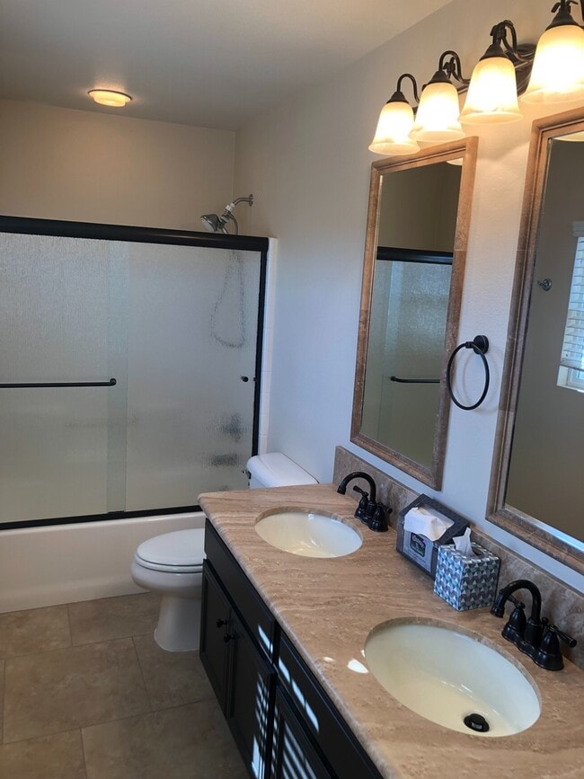 Building Photo - 4Bd/2.5 Ba Home with incredible views of Hubbert Lake!