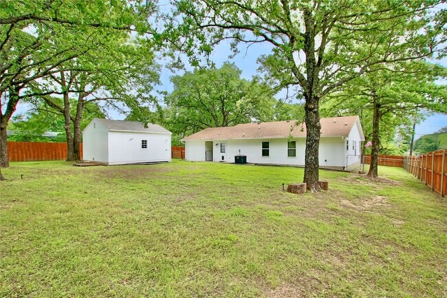 Building Photo - 128 Pollyanna Dr