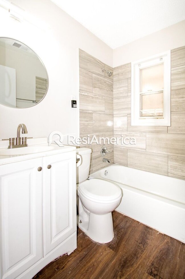 Building Photo - Newly Renovated 3/1 In 38111