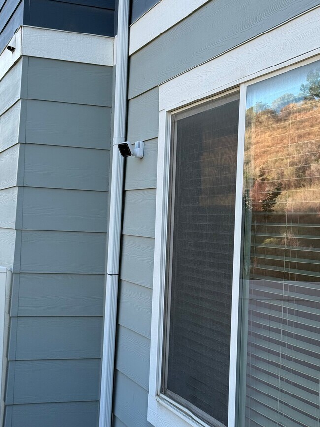 Building Photo - 15083 Gallant Dr