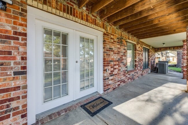 Building Photo - 812 Driftwood Dr