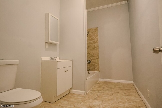 Building Photo - 106 S 11th St