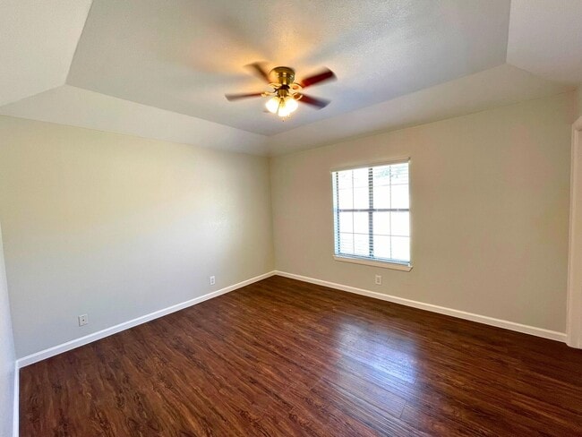 Building Photo - 306 Potranca Ct