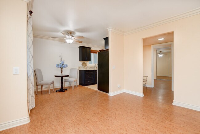 Building Photo - 194 Avenida Descanso