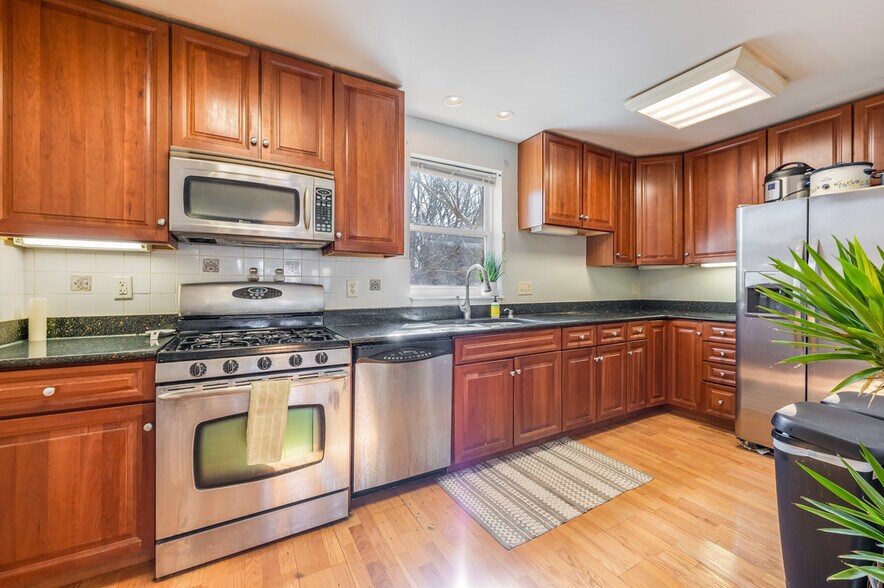 Building Photo - 316 Rindge Ave