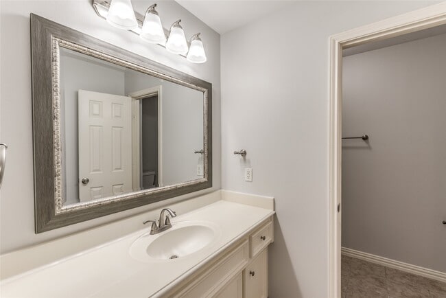 Building Photo - 1722 Redwing Bluff Dr