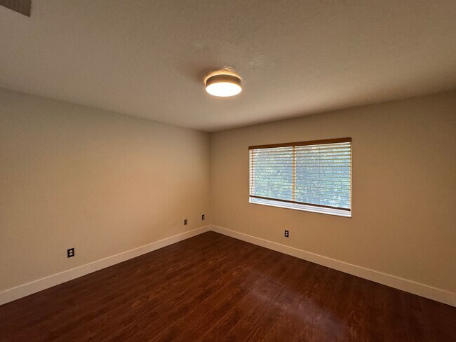 Building Photo - Spacious 4 Bedroom Spring Isle Home AVAILA...