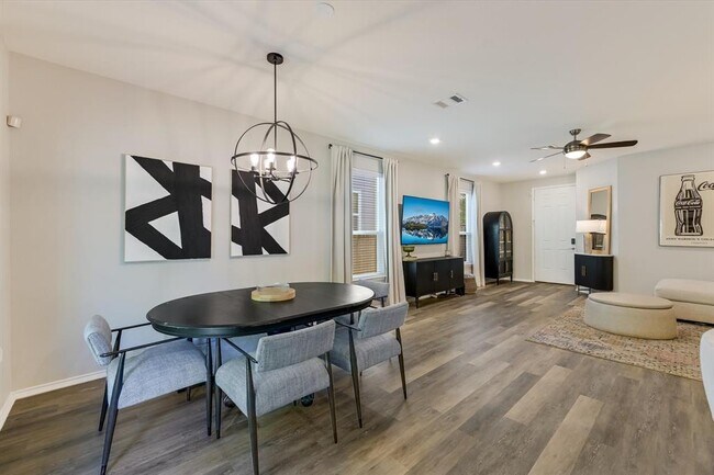 Building Photo - 9012 Golden Leaf Dr