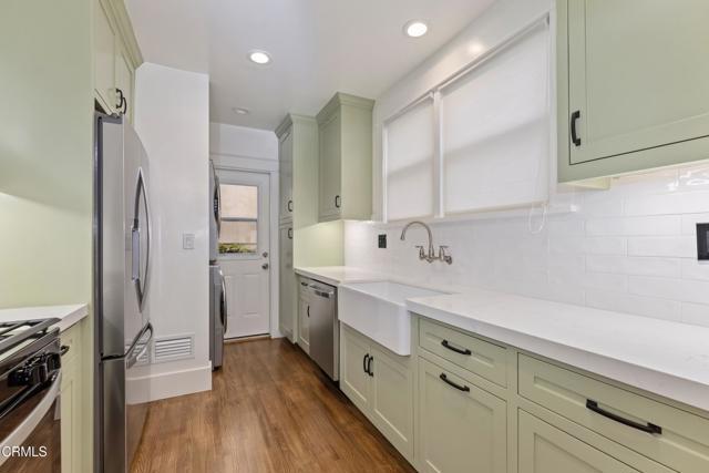 Building Photo - 520 S Los Robles Ave