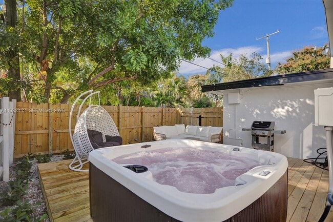 Building Photo - 1610 Polk St