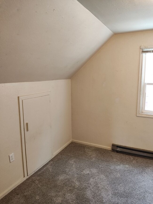 Building Photo - 4BR/2BA House only $2195/month!!!