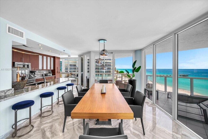 Building Photo - 16425 Collins Ave