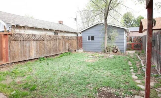 Building Photo - 208 Lincoln St