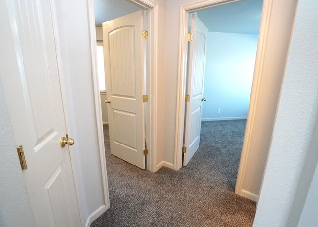 Building Photo - 1445 W Silver Salmon Dr