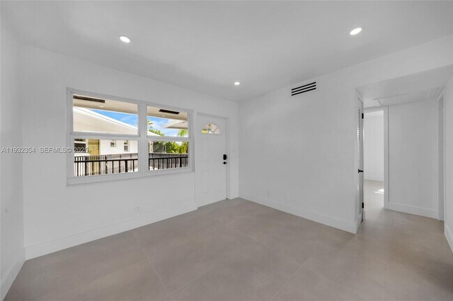 Building Photo - 5195 NE 18th Ave