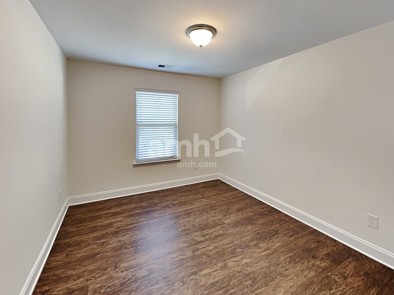 Building Photo - 141 McBee St