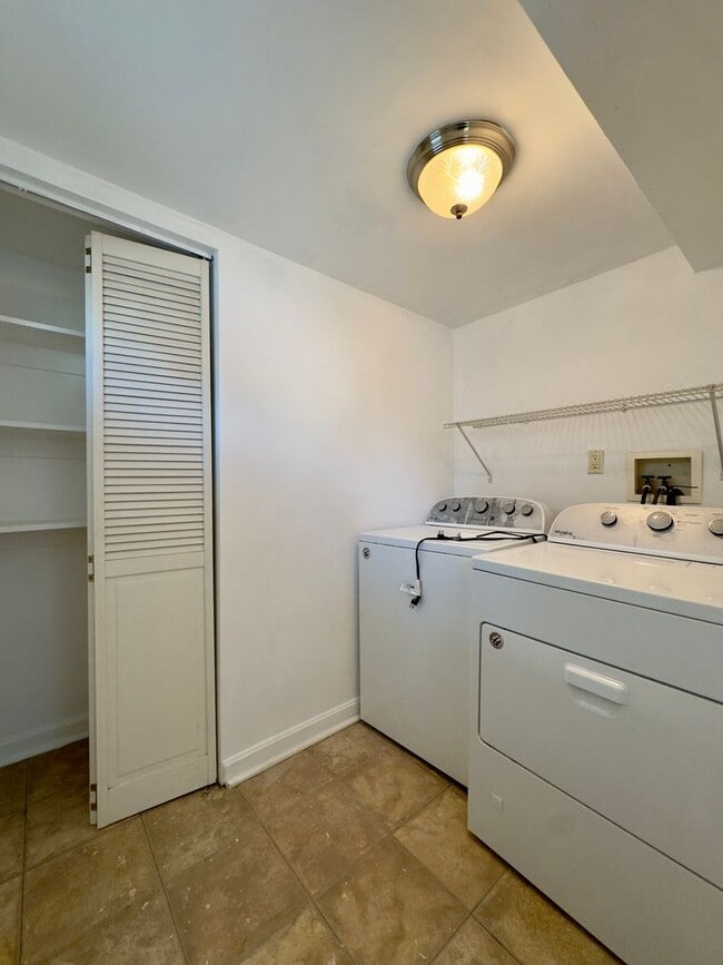 Building Photo - Charming 4 Bedroom/2 Bathroom Home in Dundalk, MD!