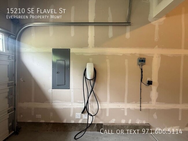 Building Photo - 15210 SE Flavel St