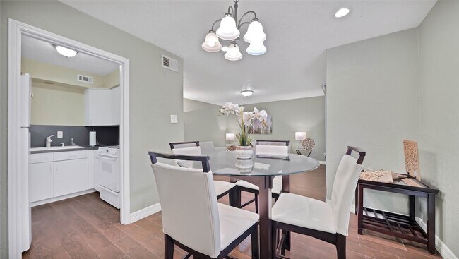 Building Photo - 7900 Westheimer Rd