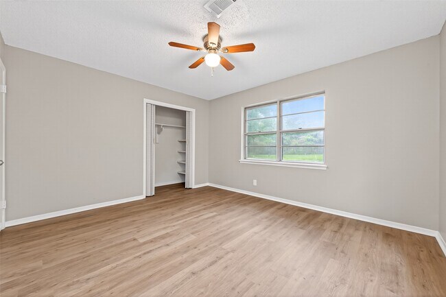 Building Photo - 315 Hollywood Dr