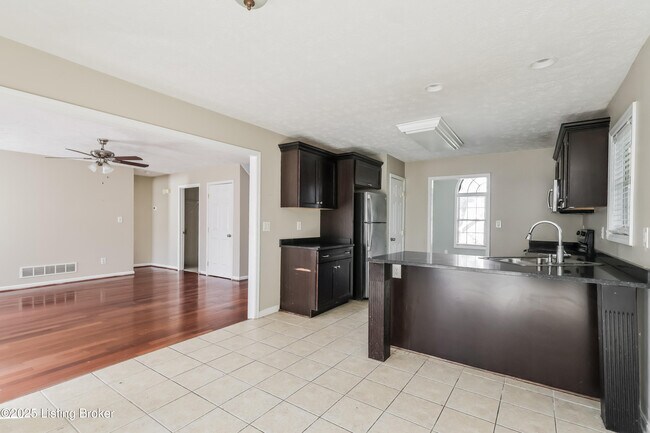 Building Photo - 9303 Longhorn Ct