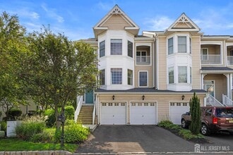 Building Photo - 19 S Shore Dr