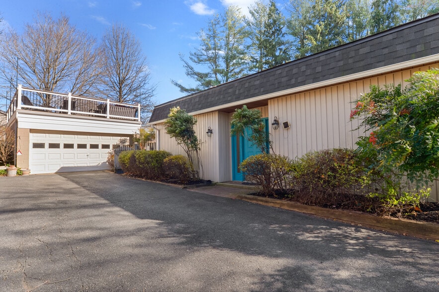 Building Photo - 2103 Laurel Brook Rd