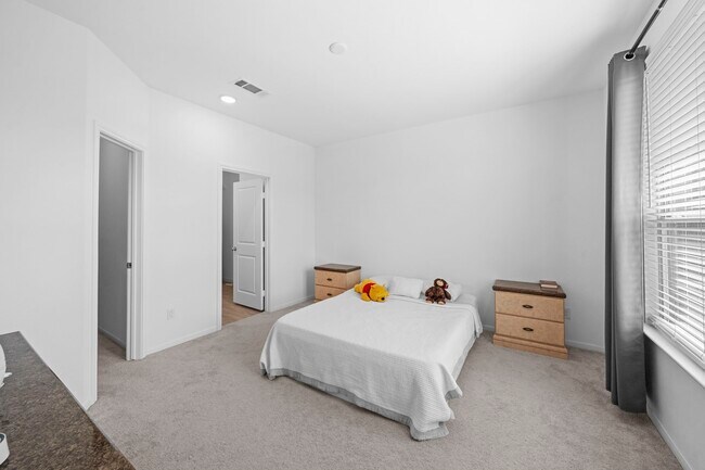 Building Photo - 334 Paso Fino Dr