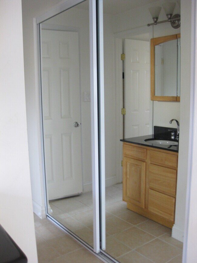 Double Mirror Closet - 31 Victoria St