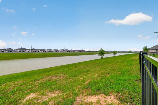 Building Photo - 2216 Inglenook Grv Dr