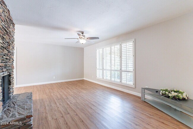 Building Photo - 110 W Seldon Ln