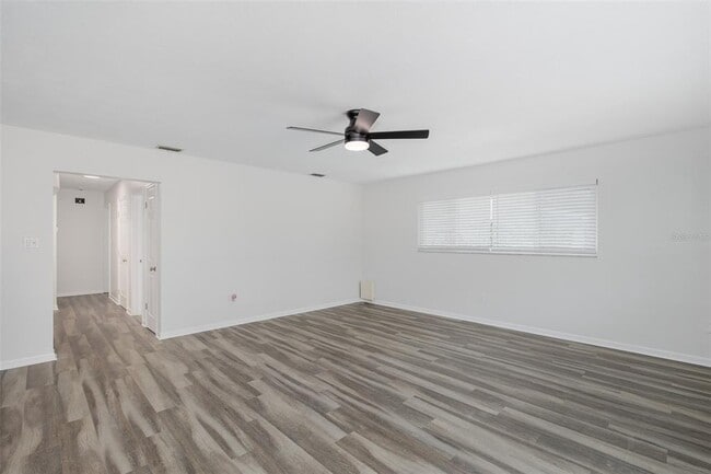 Building Photo - 211 Timberlane Dr