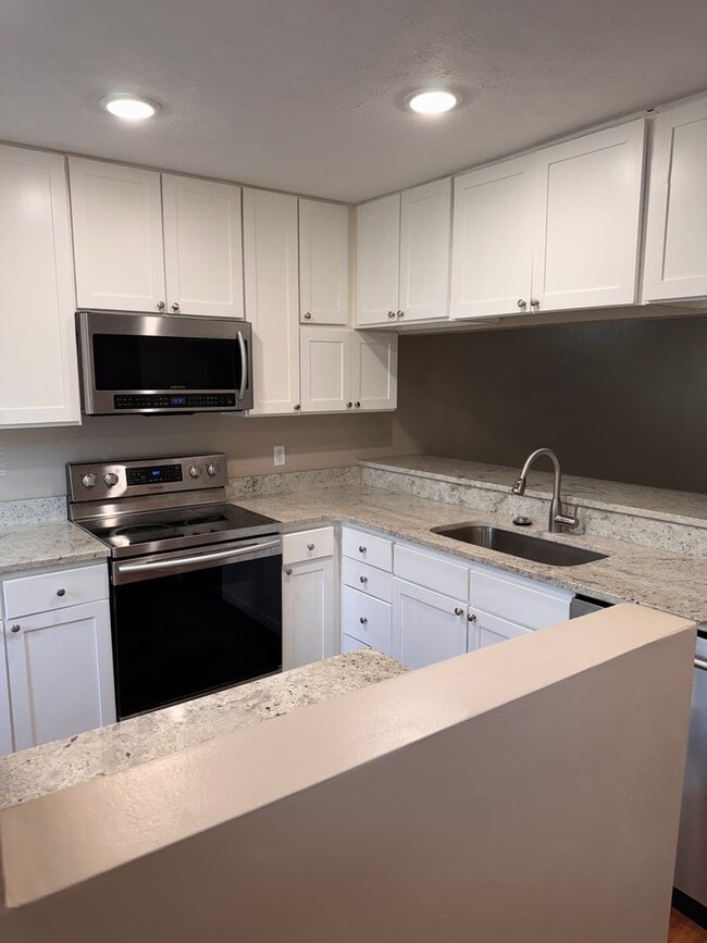 Primary Photo - 2 Bedroom || 2 Bathroom - Single Level Tow...