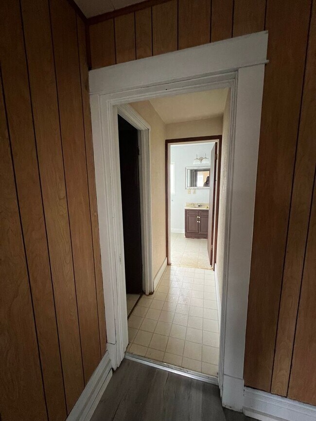 Building Photo - 2129