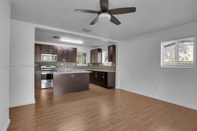 Building Photo - 510 N 69th Ave