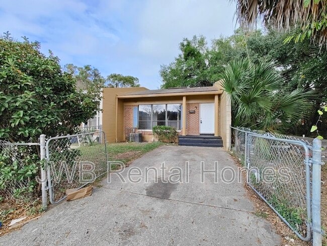 Building Photo - 226 Spruce St