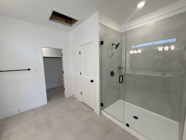 Building Photo - 405 Bauer Lp