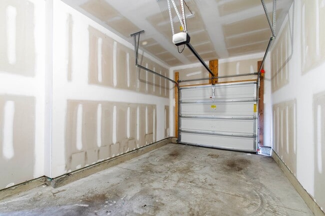 Building Photo - Charming 3BR Townhome in Brightleaf at the...