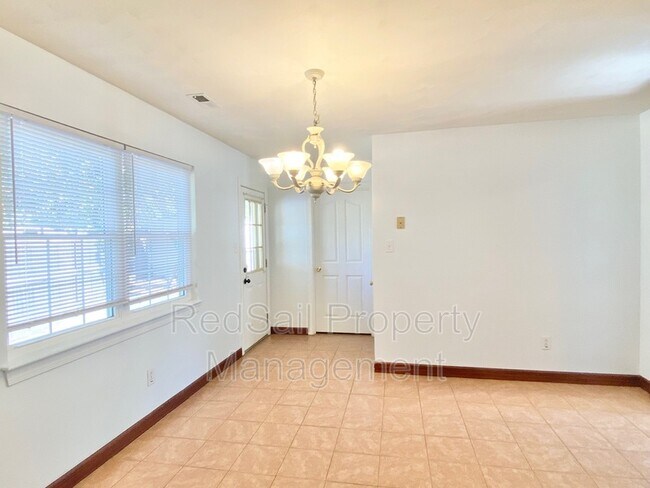Building Photo - 500 Windward Dr