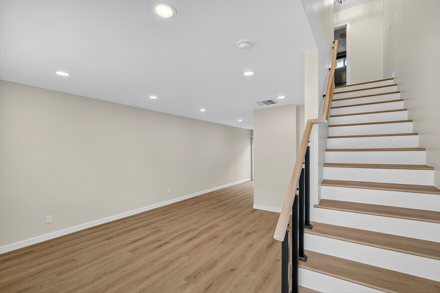 Building Photo - 11972 Walnut St